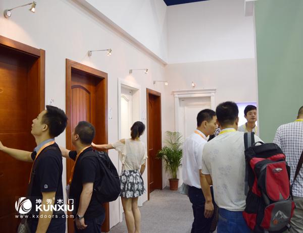 重庆坤秀木门展会现场
