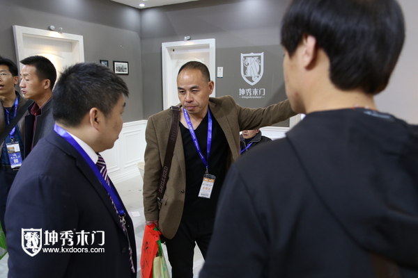 重庆坤秀木门：面对不愿开口的顾客怎么做？