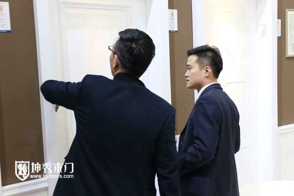 重庆坤秀木门:解决质量问题和价格问题