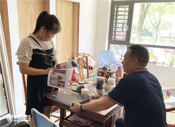 重庆坤秀木门区域经理出差开发市场！