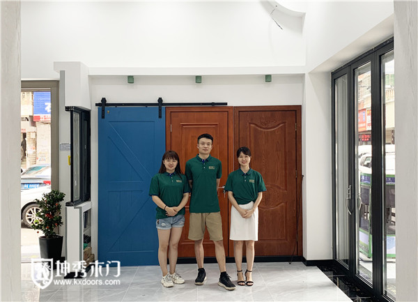 重庆坤秀木门长沙专卖店新店开业,团队