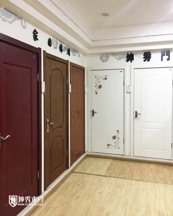 坤秀木门湖北宜昌经销商周总店面具体情况
